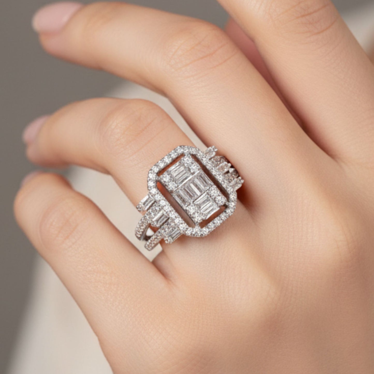 Anillo Sortija Glamour Baguette – Acero Inoxidable Plateado con Circonitas Blancas
