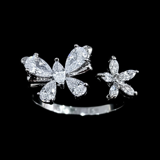 Anillo Ajustable Mariposa y Flor · Circonitas Blancas · Acero Plateado