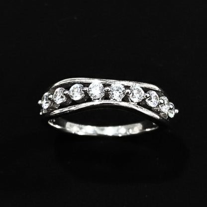 Anillo Alianza Mujer Circonitas Blancas Engastadas | Acero Inoxidable Plateado
