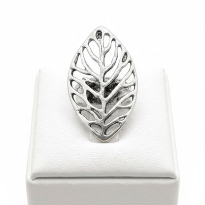 Anillo Zamak mujer hoja calada plateada con nervios naturales sobre, Joyería Osnor Zamak