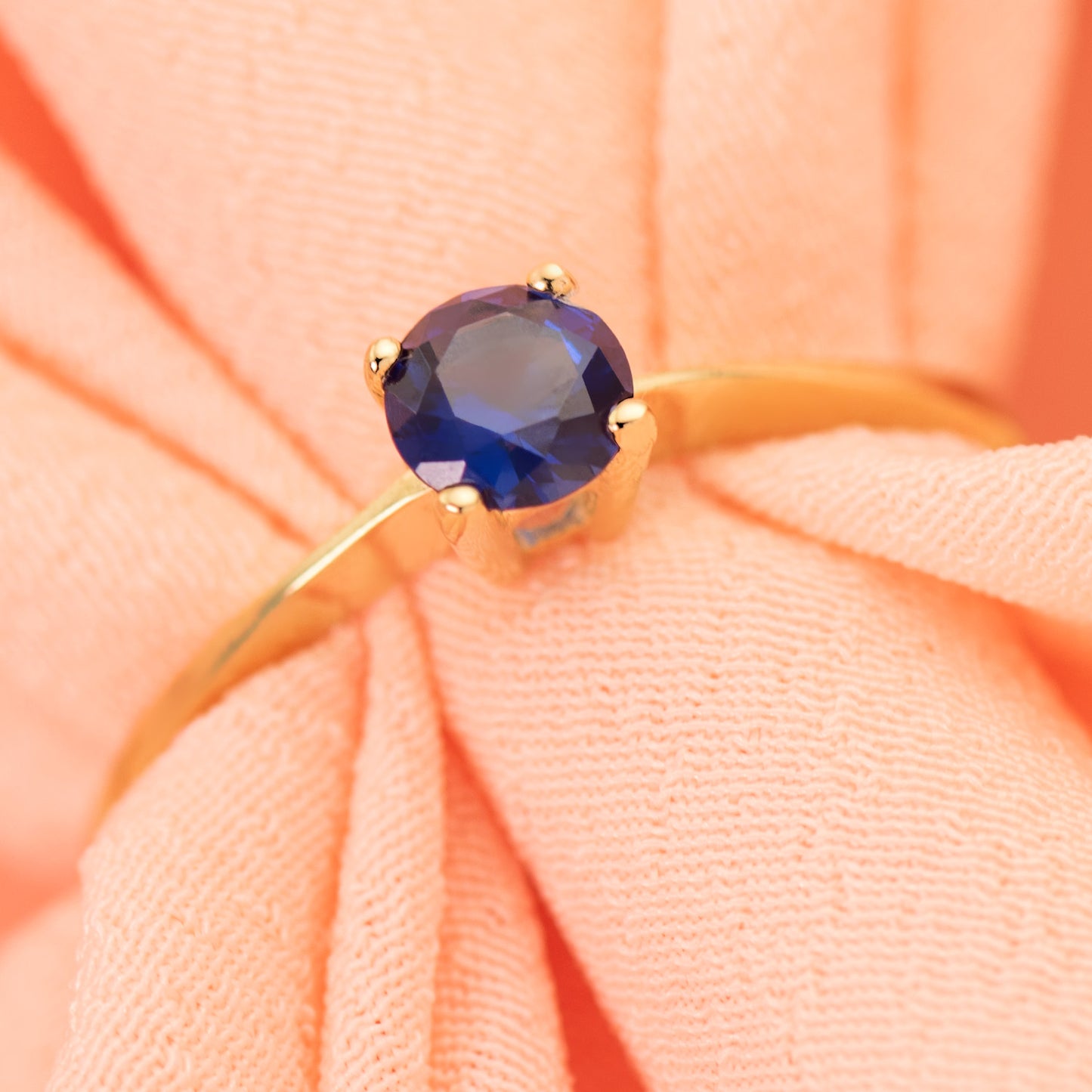 18K SOLITARIO ORO AMARILLO CON CIRCONITA AZUL 4 GARRAS DE 5 MM