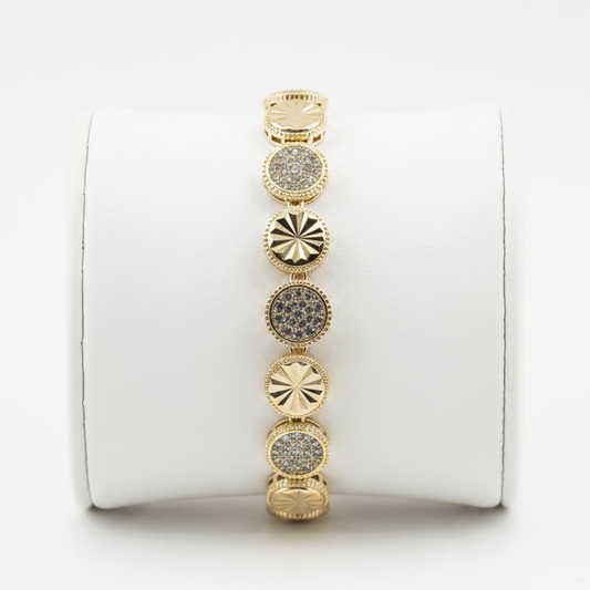 Brazalete en expositor blanco