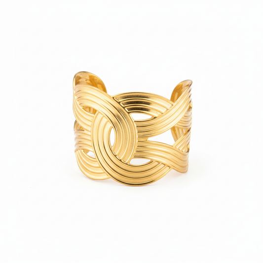 Brazalete fondo blanco acero chapado oro volumen diseño joyeria osnor