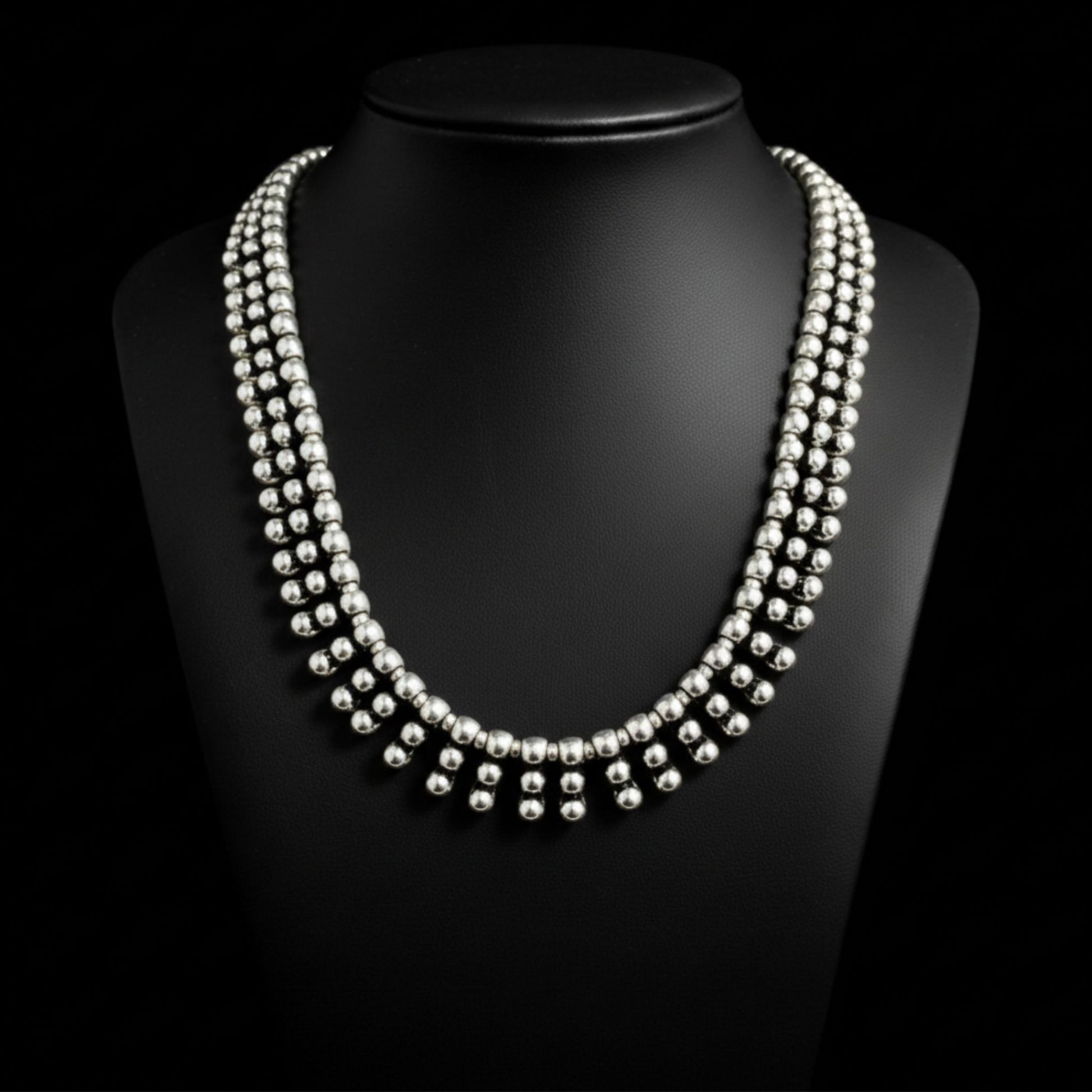 Collar de bolas de ZAMAk,estilo gargantilla para mujer, material hipoalergénico (no produce alergia), Joyeria Osnor Zamak.