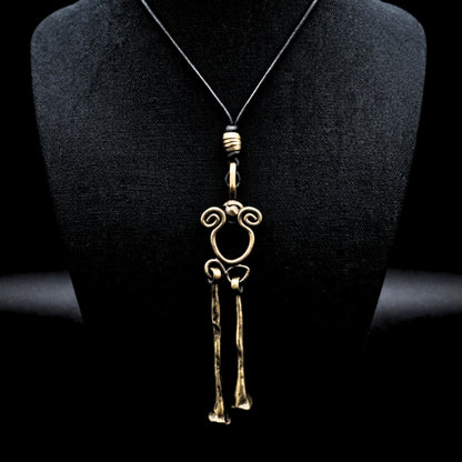 collar de bronce y piel largo escultura joyeria osnor zamak