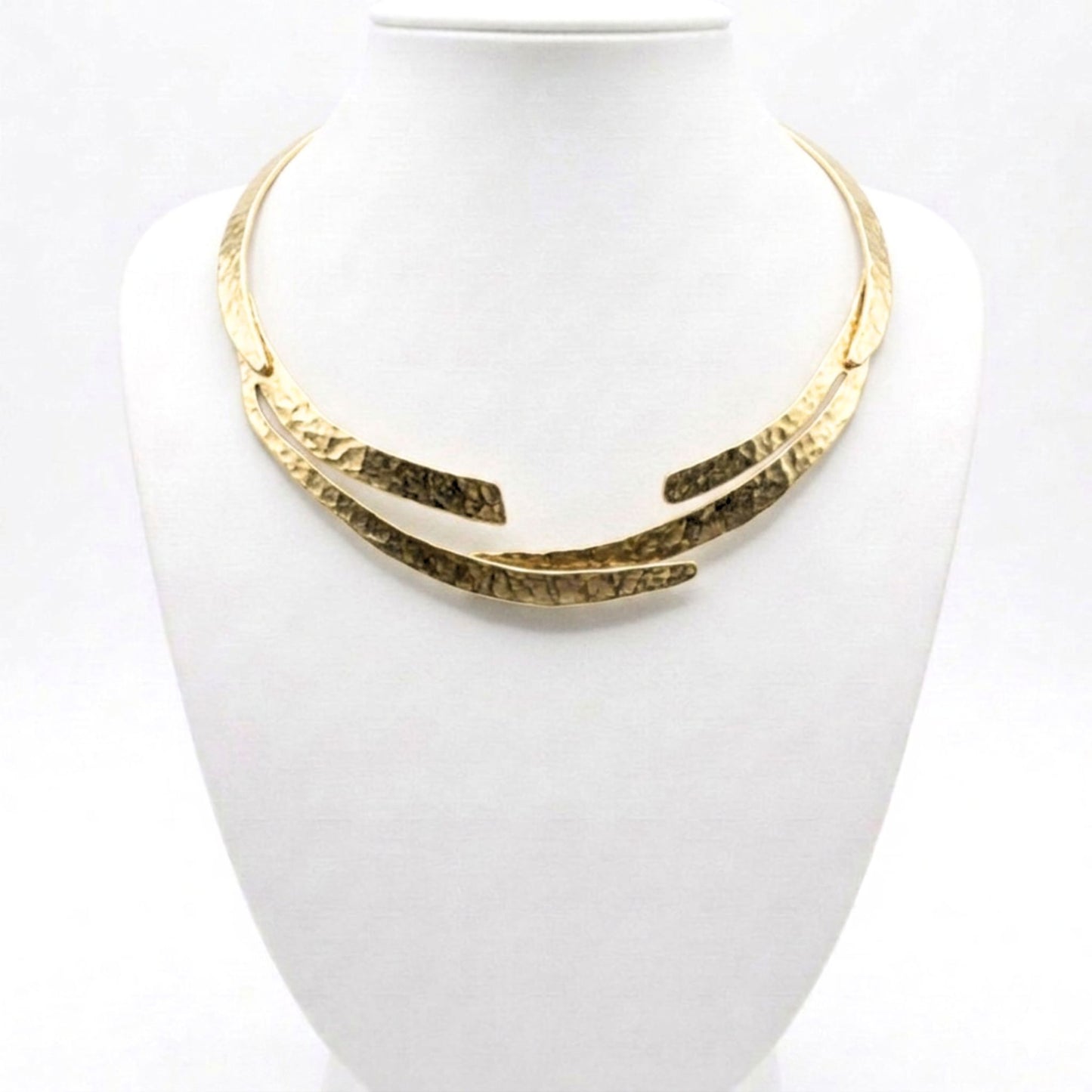 Collar de bronce tipo gargantilla diseño joyería osnor moda mujer moderno elegante boda fiesta fashion glamour lujo 