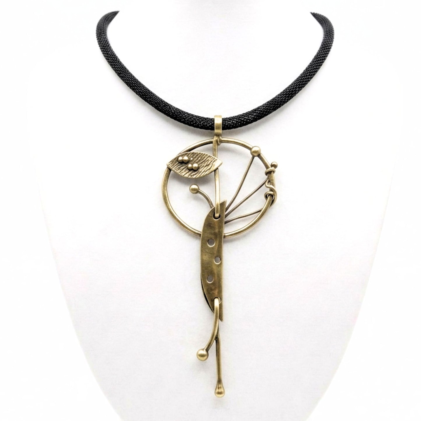 Collar de bronce dorado envejecido vintage volumen arte escultura artesanía mujer único exclusivo diseño joyería osnor moda moderno elegante 