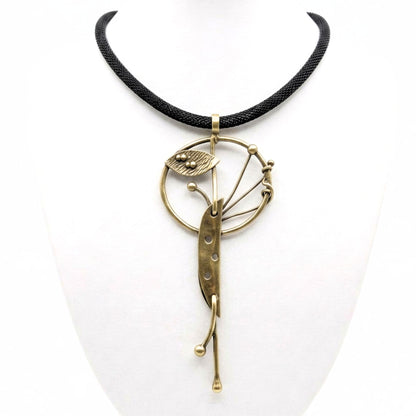 Collar de bronce dorado envejecido vintage volumen arte escultura artesanía mujer único exclusivo diseño joyería osnor moda moderno elegante 