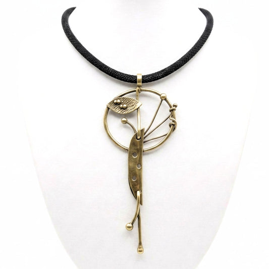 Collar de bronce dorado envejecido vintage volumen arte escultura artesanía mujer único exclusivo diseño joyería osnor moda moderno elegante 
