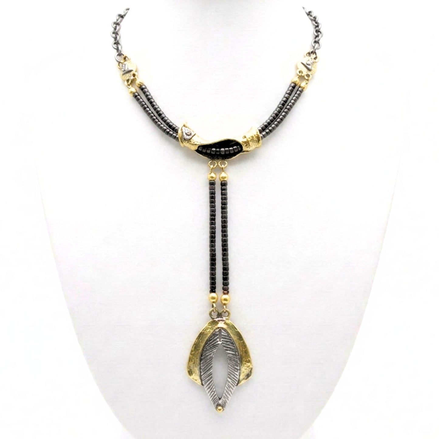 Collar gargantilla de bronce dorado envejecido vintage volumen diseño joyería osnor moda moderno elegante 