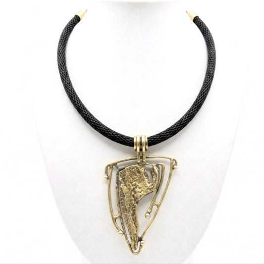 Collar cadena gargantilla de bronce dorado envejecido vintage volumen diseño joyería osnor moda moderno elegante exclusivo único 