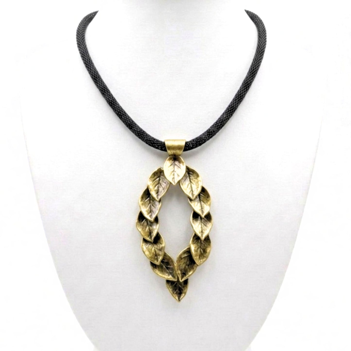 Collar gargantilla de bronce dorado envejecido vintage volumen arte escultura artesanía exclusivo único diseño joyería osnor moda moderno elegante 