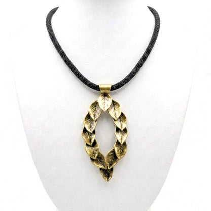 Collar gargantilla de bronce dorado envejecido vintage volumen arte escultura artesanía exclusivo único diseño joyería osnor moda moderno elegante 