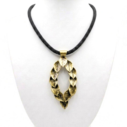 Collar gargantilla de bronce dorado envejecido vintage volumen arte escultura artesanía exclusivo único diseño joyería osnor moda moderno elegante 