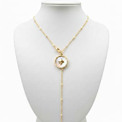 Collar en expositor blanco acero dorado diseño joyeria osnor