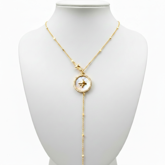 Collar en expositor blanco acero dorado diseño joyeria osnor