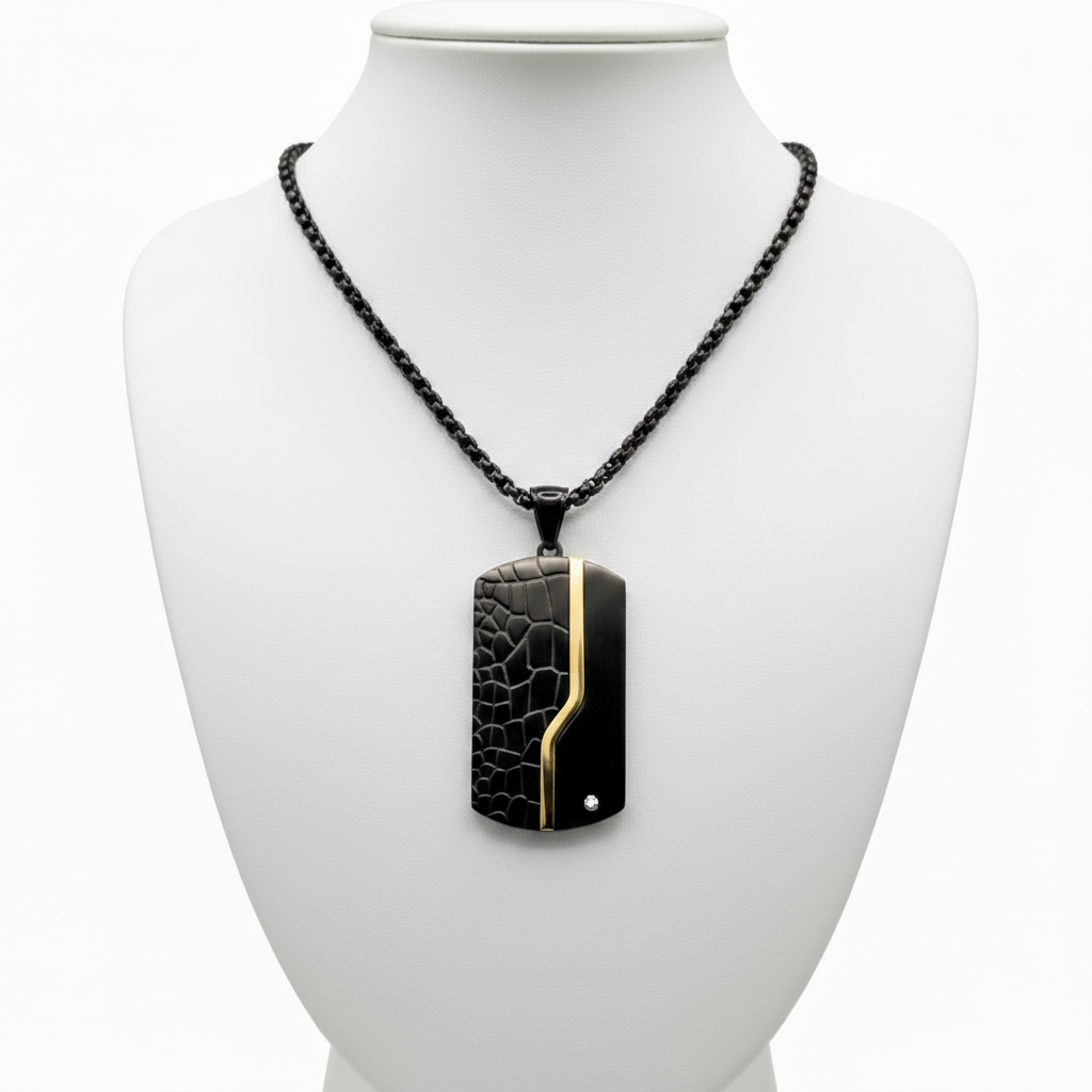 Collar en expositor blanco