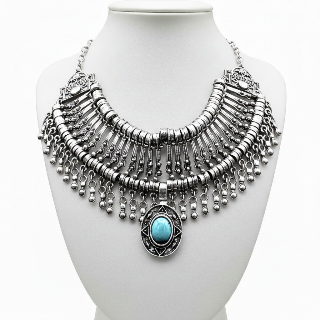 Collar en expositor blanco
