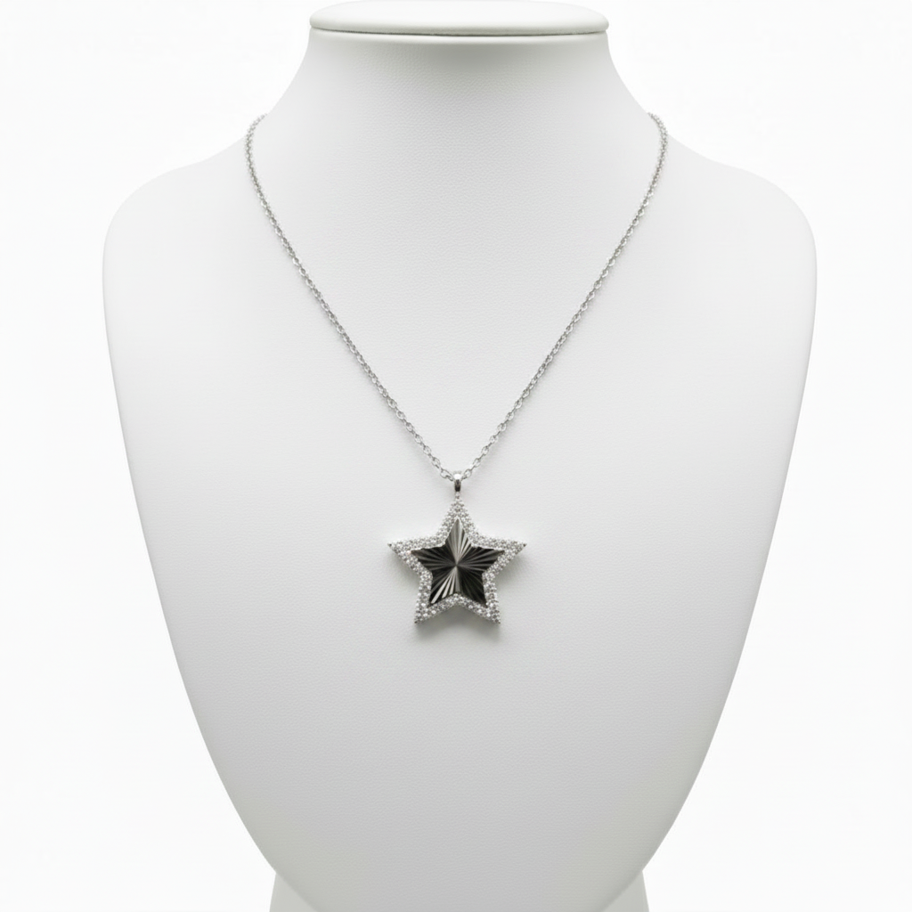 Collar estrella en expositor blanco