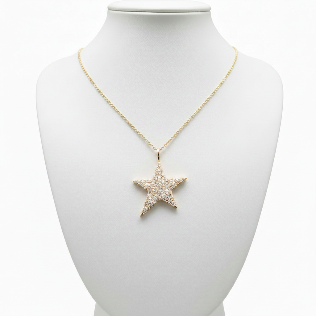 Collar estrella en expositor blanco