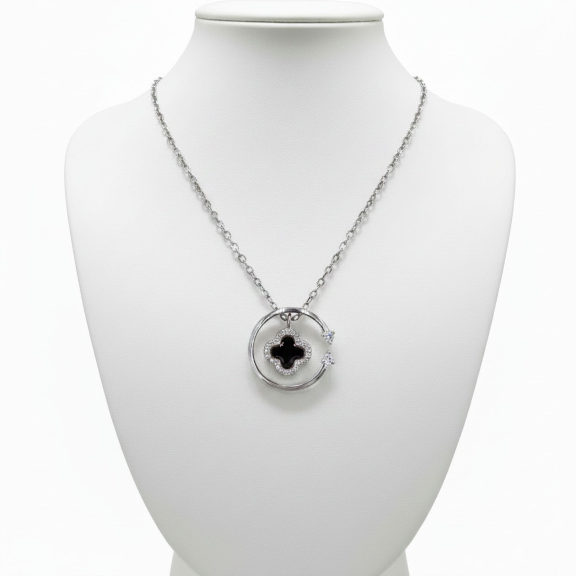 Collar Gargantilla Trébol Plata con Rodio Colgante Circular con Esmalte Negro y Circonitas. Joyeria Osnor