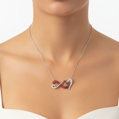 Mujer Luciendo Collar Gargantilla Plata 925 Infinito Corazón con Circonitas. Joyeria Osnor