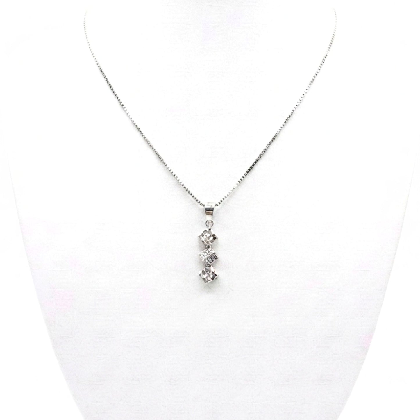 Collar gargantilla de plata baño de rodio cadena Reaza plateado Circonitas blancas minimalista diseño joyería osnor moda moderno elegante boda fiesta fashion glamour lujo mujer diferente exclusivo 