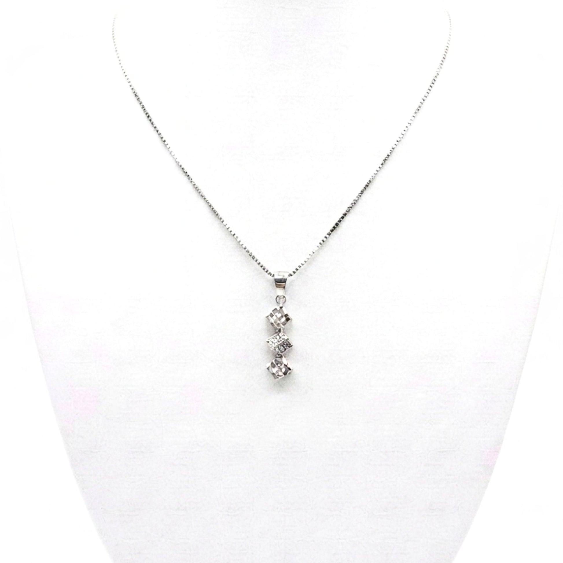 Collar gargantilla de plata baño de rodio cadena Reaza plateado Circonitas blancas minimalista diseño joyería osnor moda moderno elegante boda fiesta fashion glamour lujo mujer diferente exclusivo 