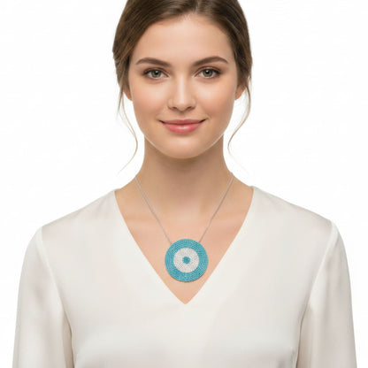Mujer Luciendo Collar Gargantilla Plata 925 Mandála Ojo Turquesa Natural y Circonitas .Joyeria Osnor
