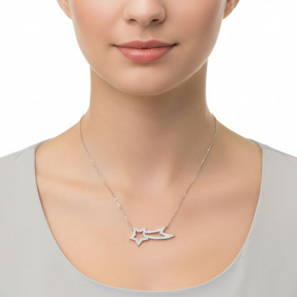 Mujer Luciendo Collar Gargantilla Estrella Fugaz Plata 925 con Circonitas · Acabado Rodio. Joyeria Osnor