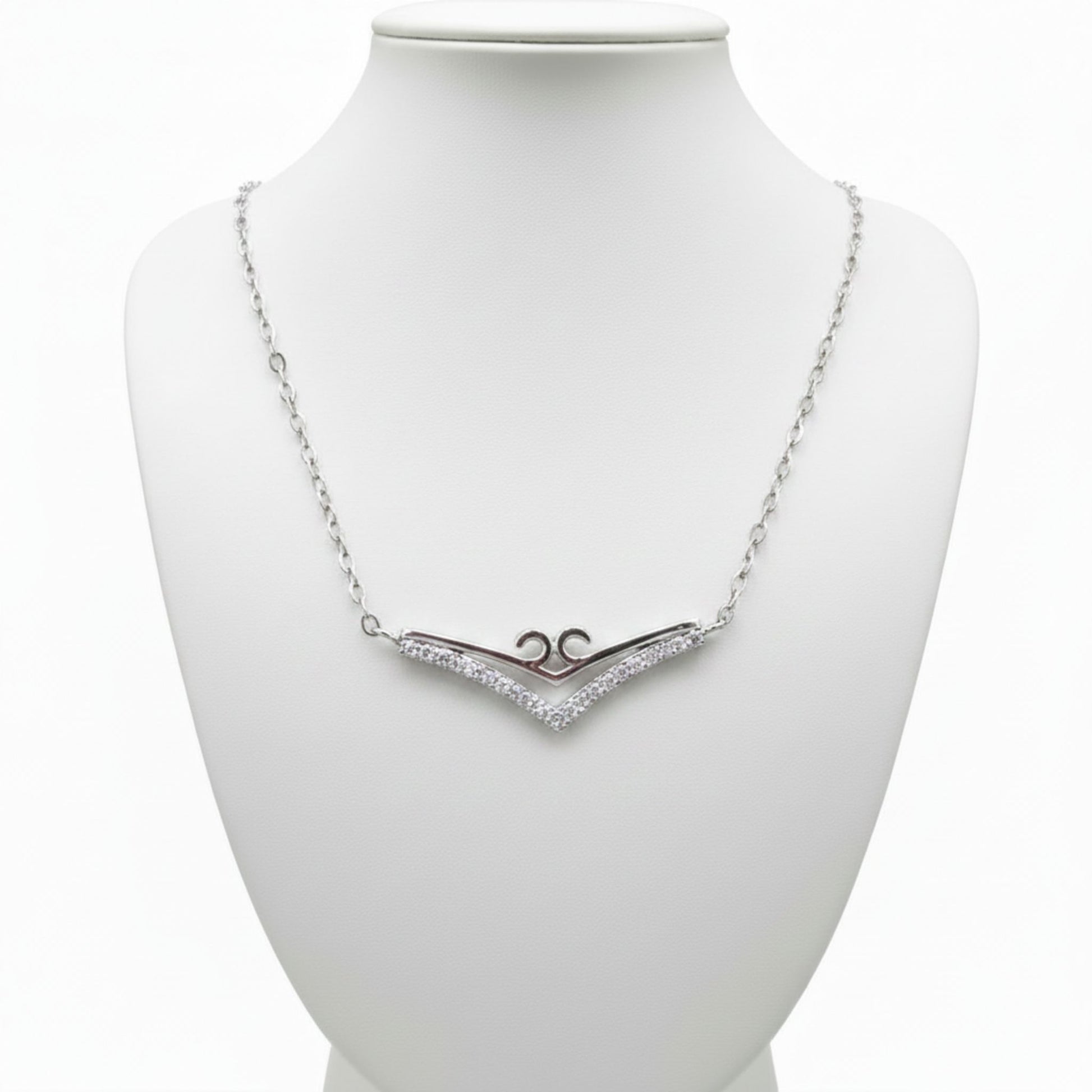 Collar Gargantilla Chevron Plata 925 Rodio · Colgante en V con Circonitas y Detalle Espiral. Joyeria Osnor