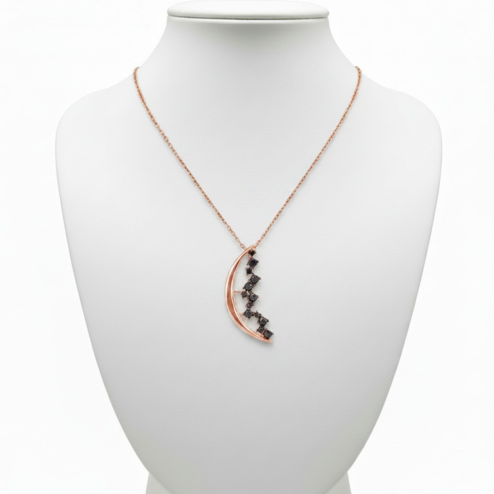 Collar Media Luna Plata con Acabado Oro Rosa y Circonitas Negras. Joyeria Osnor
