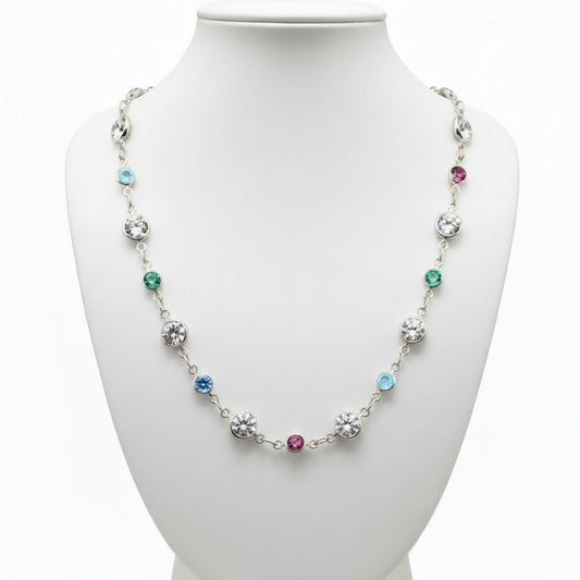 Collar gemas multicolor fondo blanco gargantilla diseño acero plateado.Joyeria Osnor