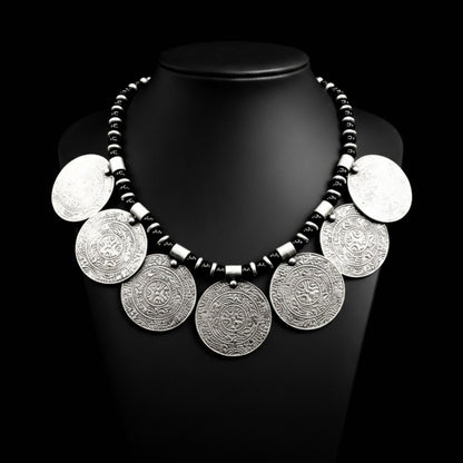 Collar étnico de zamak plateado con siete medallones circulares grabados sobre cadena. Joyeria osnor zamak