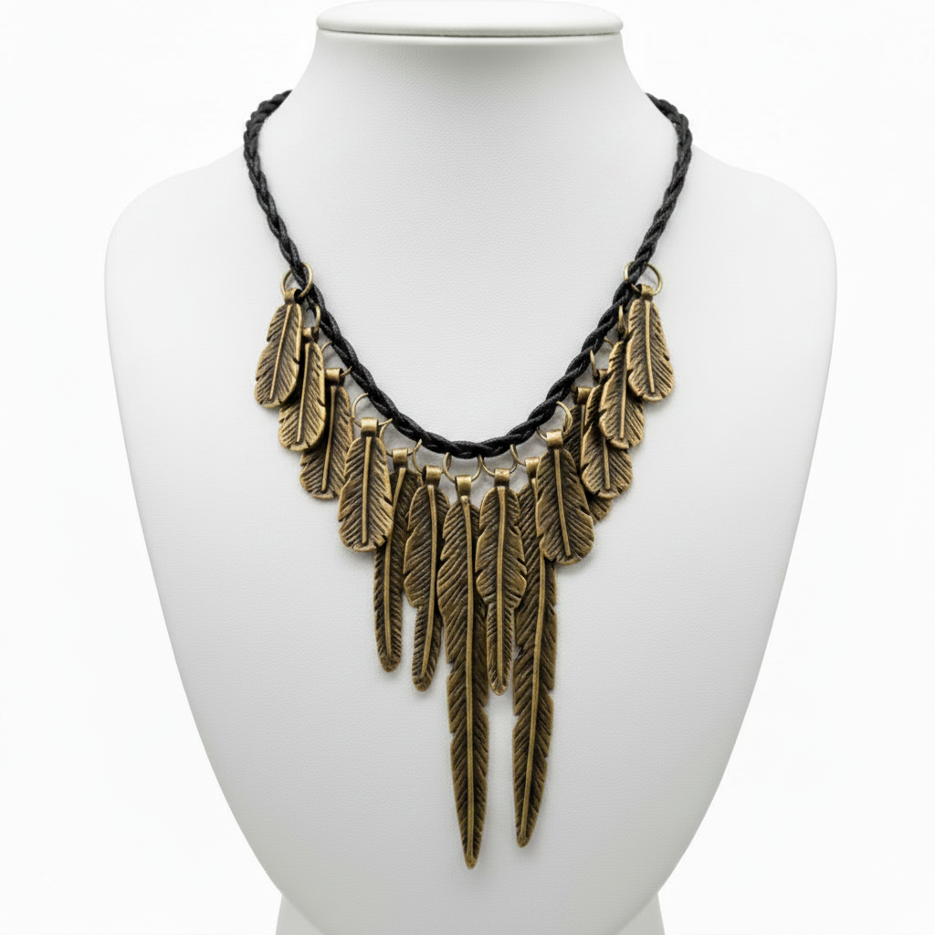 Collar plumas bronce en expositor blanco