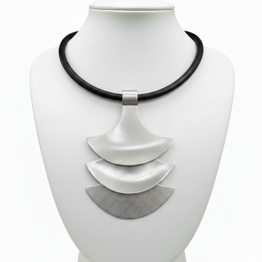 Collar Zamak Cuero Abanico Geométrico Unisex Hipoalergénico Joyeria Osnor