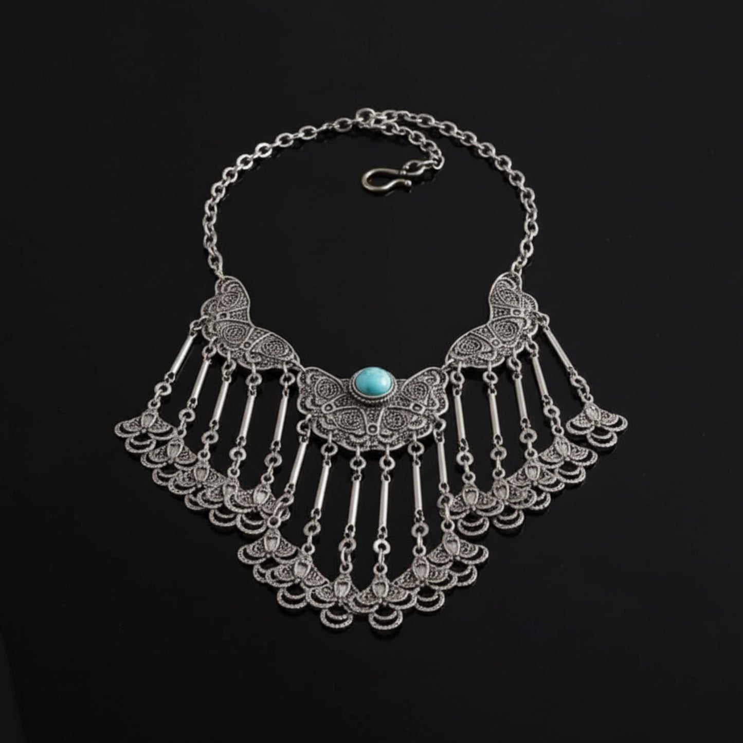 Collar bib zamak plateado con filigrana y turquesa estilo bohemio -Joyería Osnor Zamak