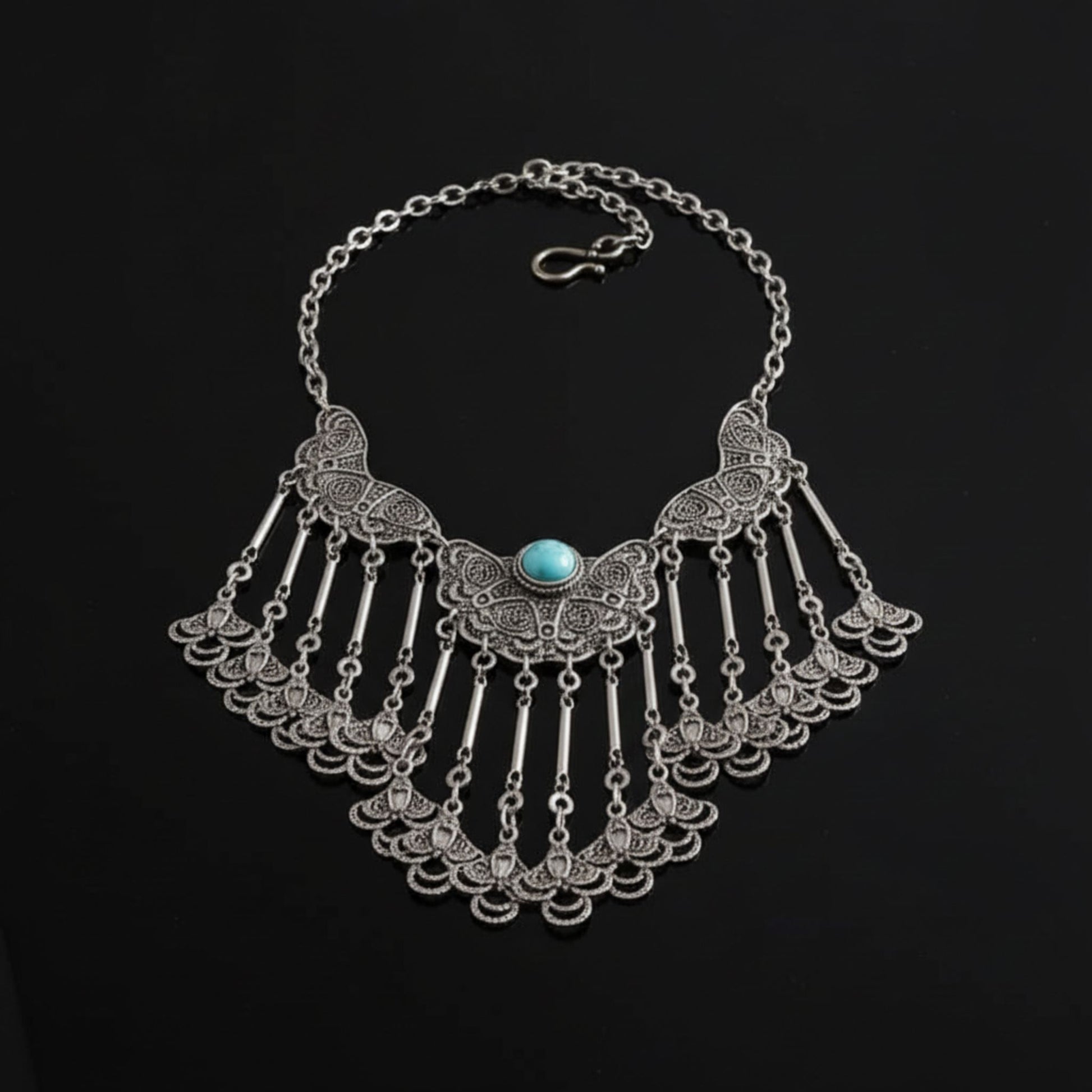 Collar bib zamak plateado con filigrana y turquesa estilo bohemio -Joyería Osnor Zamak