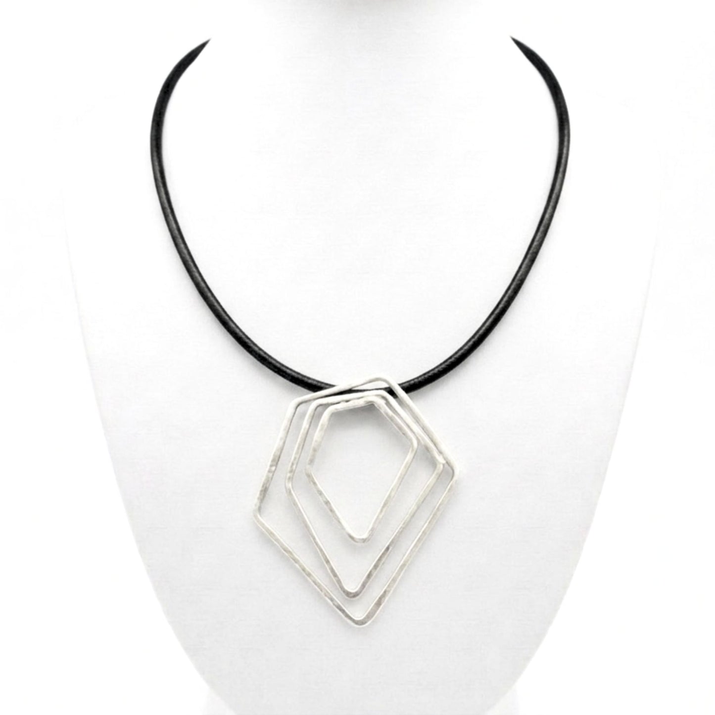 Collar de zamak unisex volumen cierre de gancho unisex diseño joyería osnor moda moderno elegante boda fiesta glamour lujo exclusivo hipoalergénico plateado aleación ajustable 