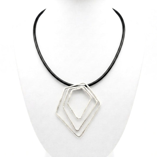 Collar de zamak unisex volumen cierre de gancho unisex diseño joyería osnor moda moderno elegante boda fiesta glamour lujo exclusivo hipoalergénico plateado aleación ajustable 