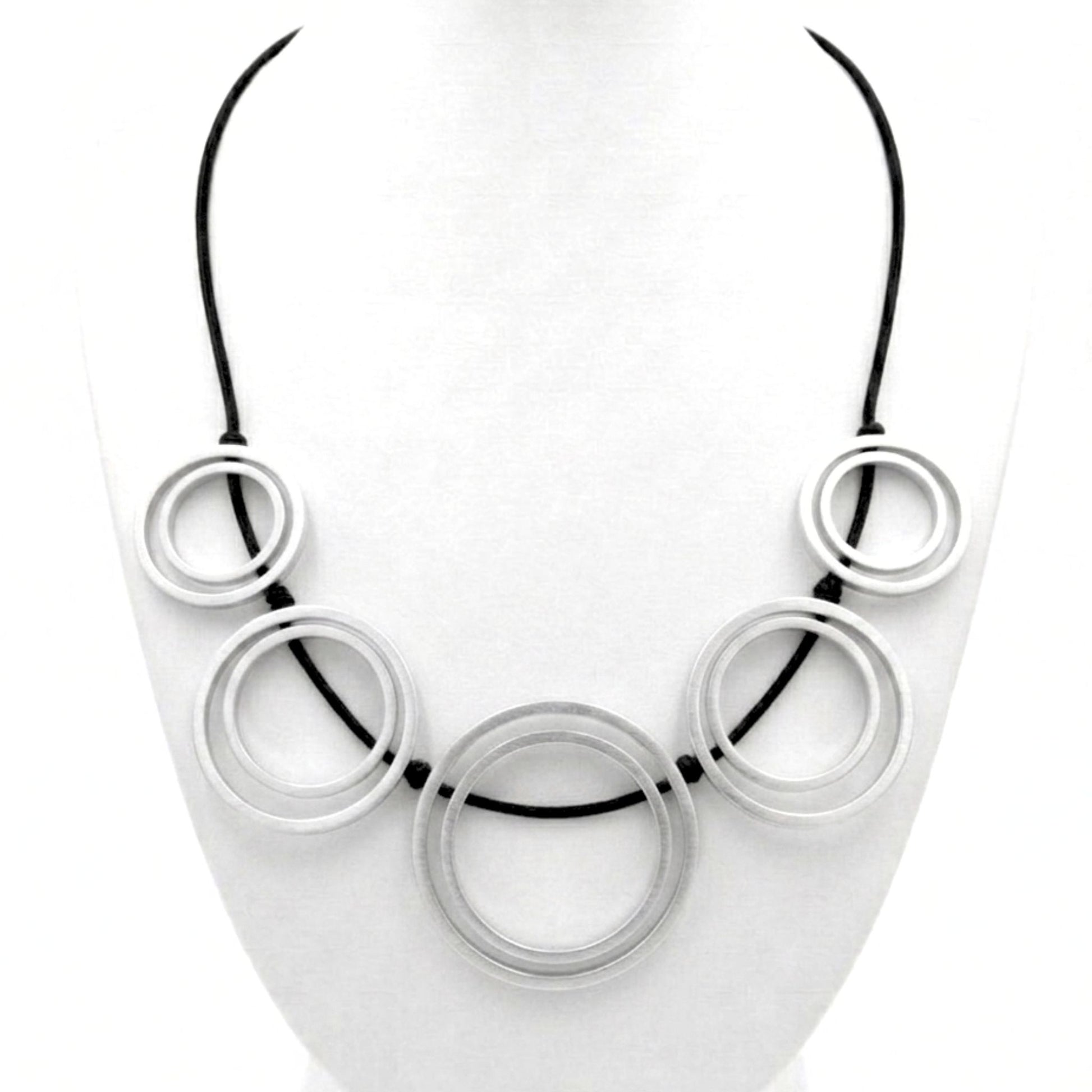 Collar de zamak unisex volumen cierre de gancho diseño joyería osnor moda moderno elegante boda fiesta glamour lujo sport casual vaqueros 