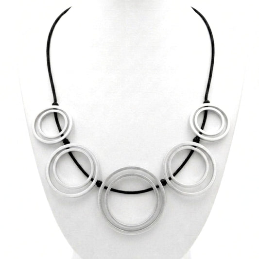 Collar de zamak unisex volumen cierre de gancho diseño joyería osnor moda moderno elegante boda fiesta glamour lujo sport casual vaqueros 