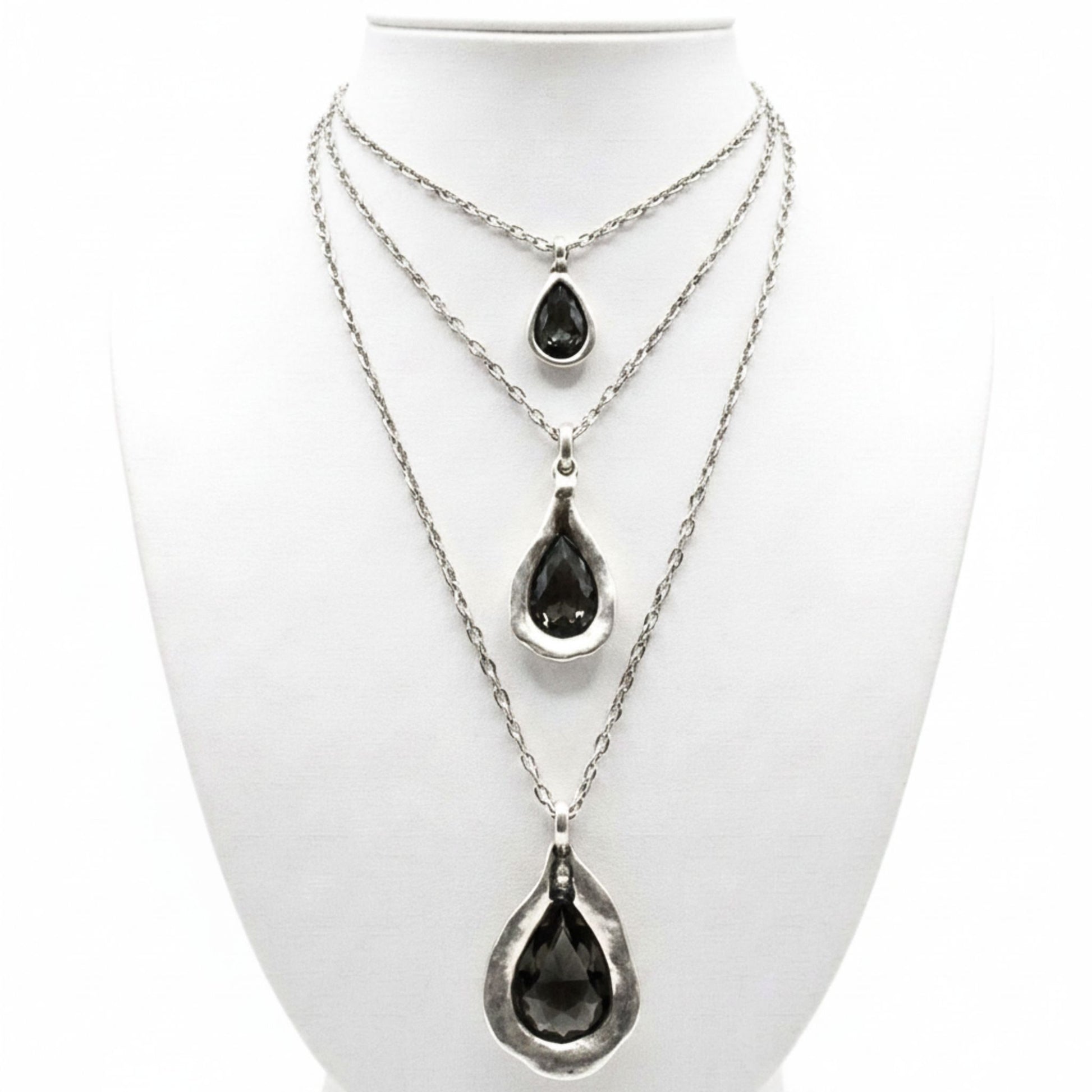 Collar de zamak aleación de 4 metales zinc aluminio magnesio y cobre hipoalergénico plateado mujer diseño joyería osnor moda moderno elegante boda fiesta fashion glamour lujo 