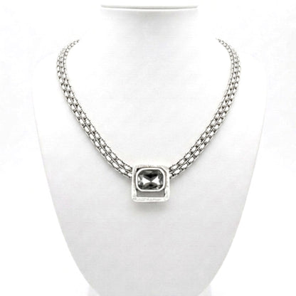 Collar de zamak aleación de 4 metales zinc aluminio magnesio y cobre hipoalergénico plateado cierre gancho liso brillo volumen diseño joyería osnor moda moderno fiesta fashion glamour lujo elegante boda exclusivo 
