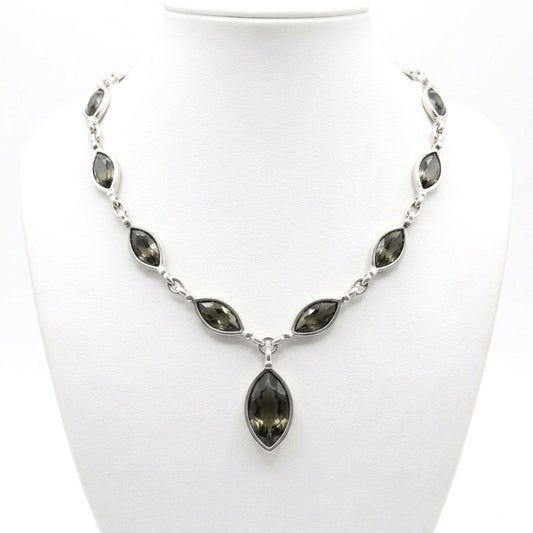 Collar tipo gargantilla de zamak mujer diseño de joyería Osnor moda moderno elegante boda fiesta fashion glamour lujo mujer diferente Circonitas cierre de gancho 