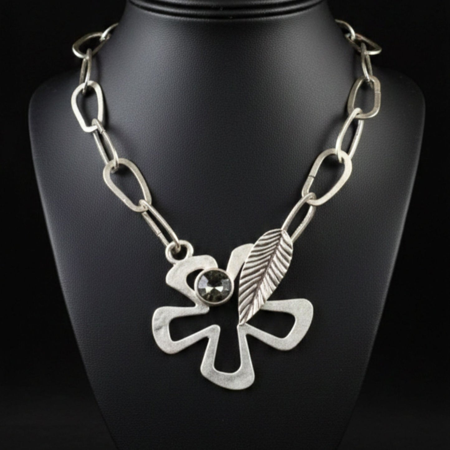 Collar Cadena Trébol Zamak Plateado con Circonita Gris | Joyería Osnor