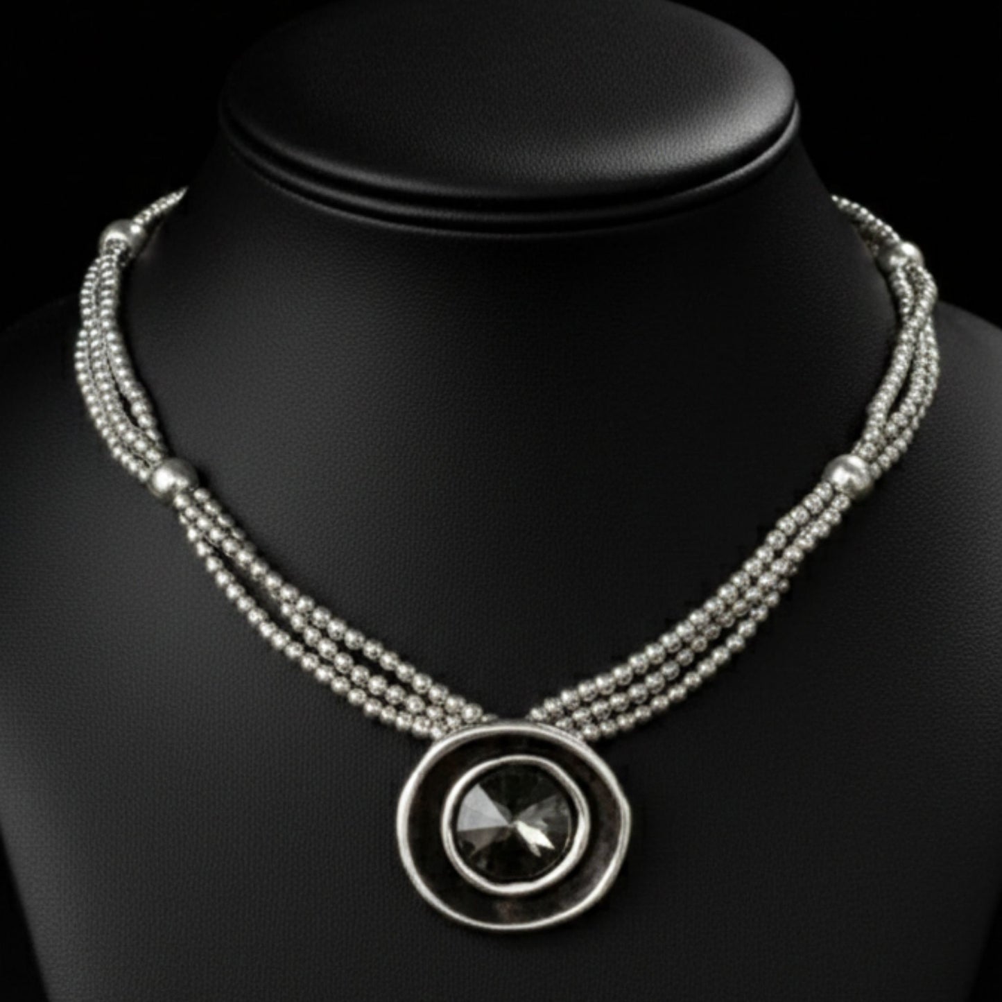 Collar Zamak Circonita Gris Ahumado | Cadena Triple de Bolas Plateadas