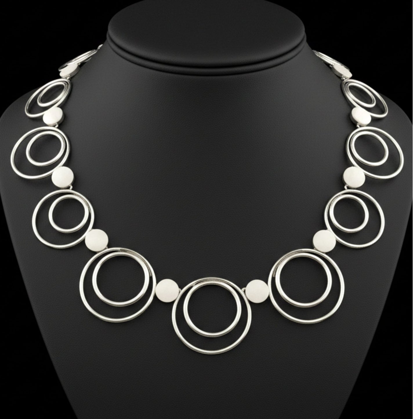 Collar Gargantilla Círculos Plateada | Joyería Osnor
