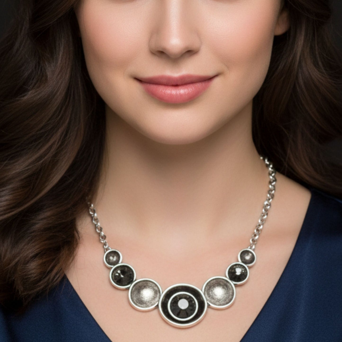 Collar Gargantilla Circonitas Gris Ahumado Zamak Plateado | Joyería Osnor