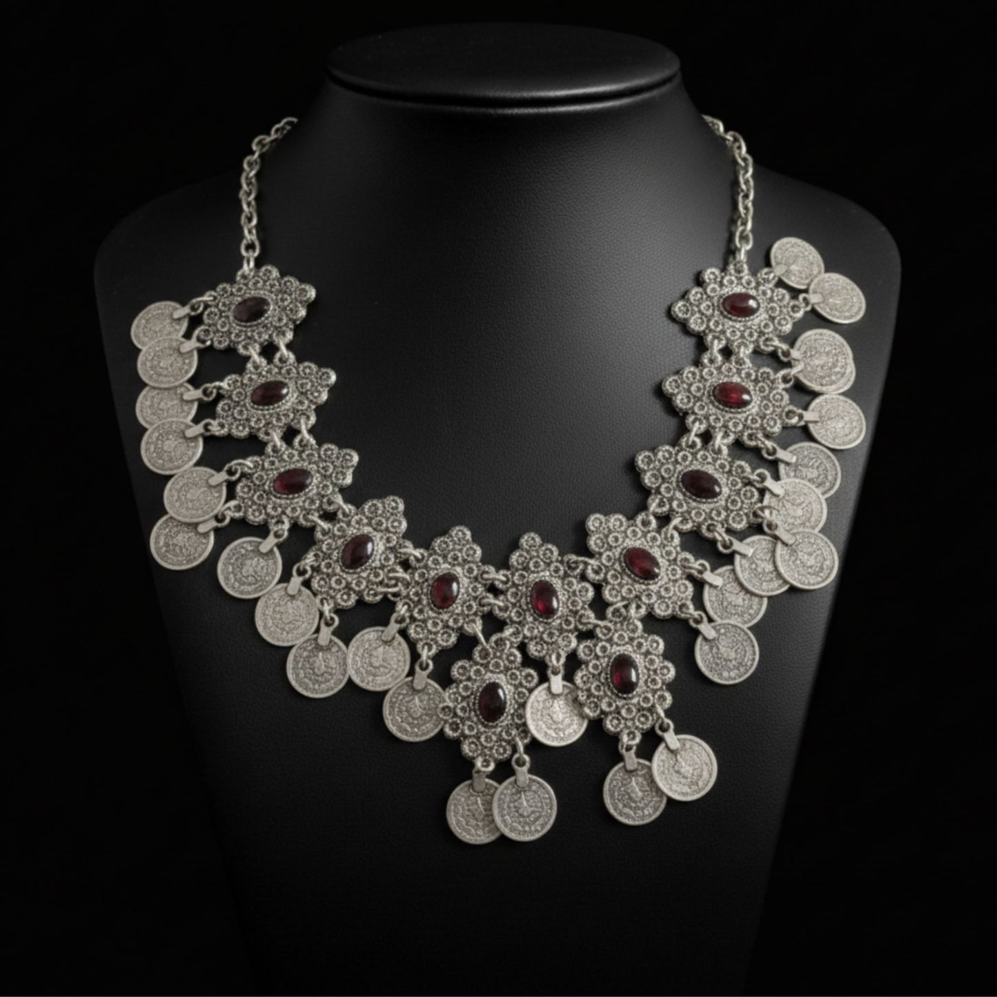 collar de zamak mujer mondas y piedras rojas exclusivo volumen joyeria osnor